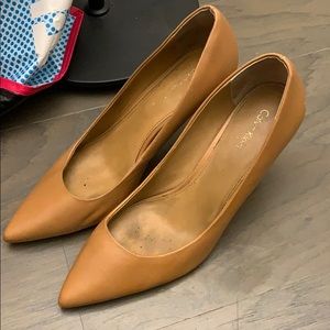 CALVIN KLEIN size 9 pumps with pointed toes
